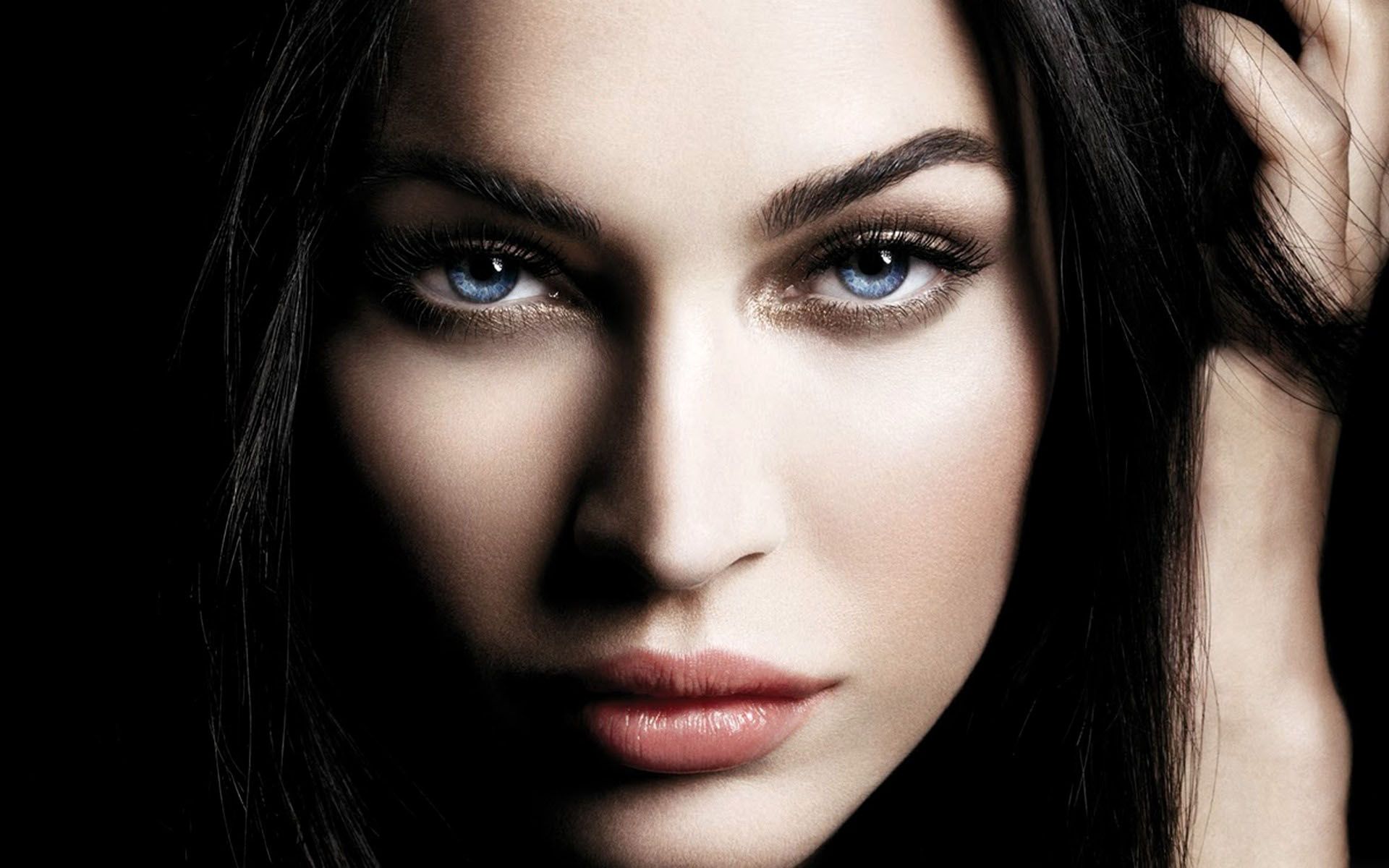 blue-eyes-megan-fox.jpg